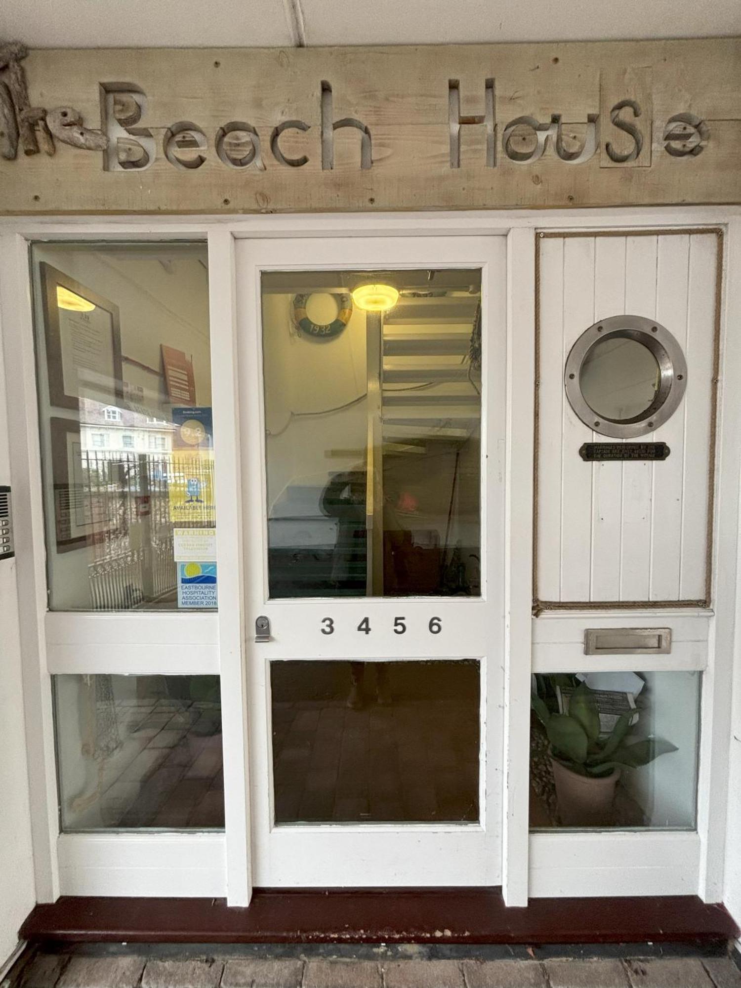 The Beach House Holiday Apartments Eastbourne Exterior foto