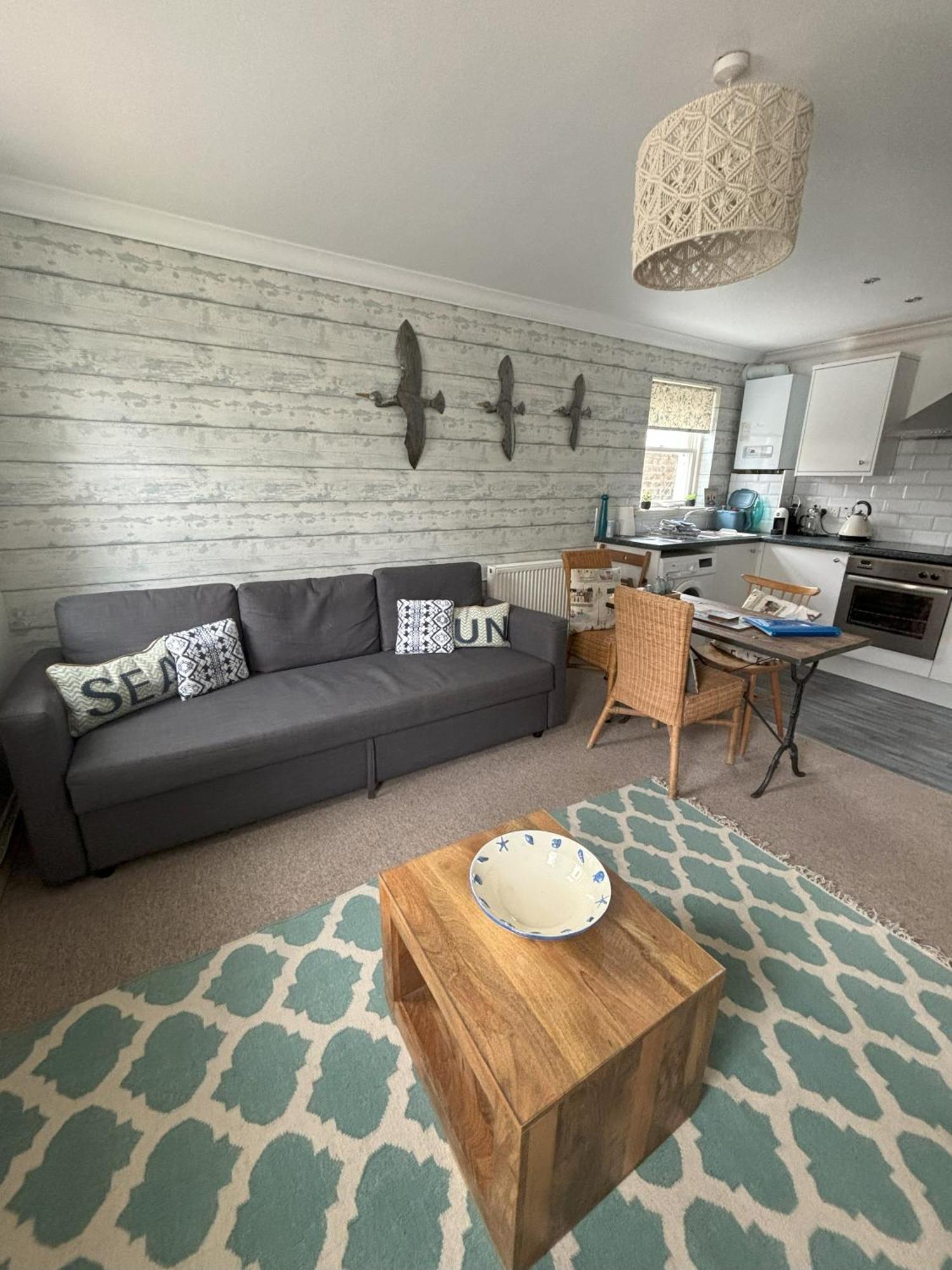 The Beach House Holiday Apartments Eastbourne Exterior foto