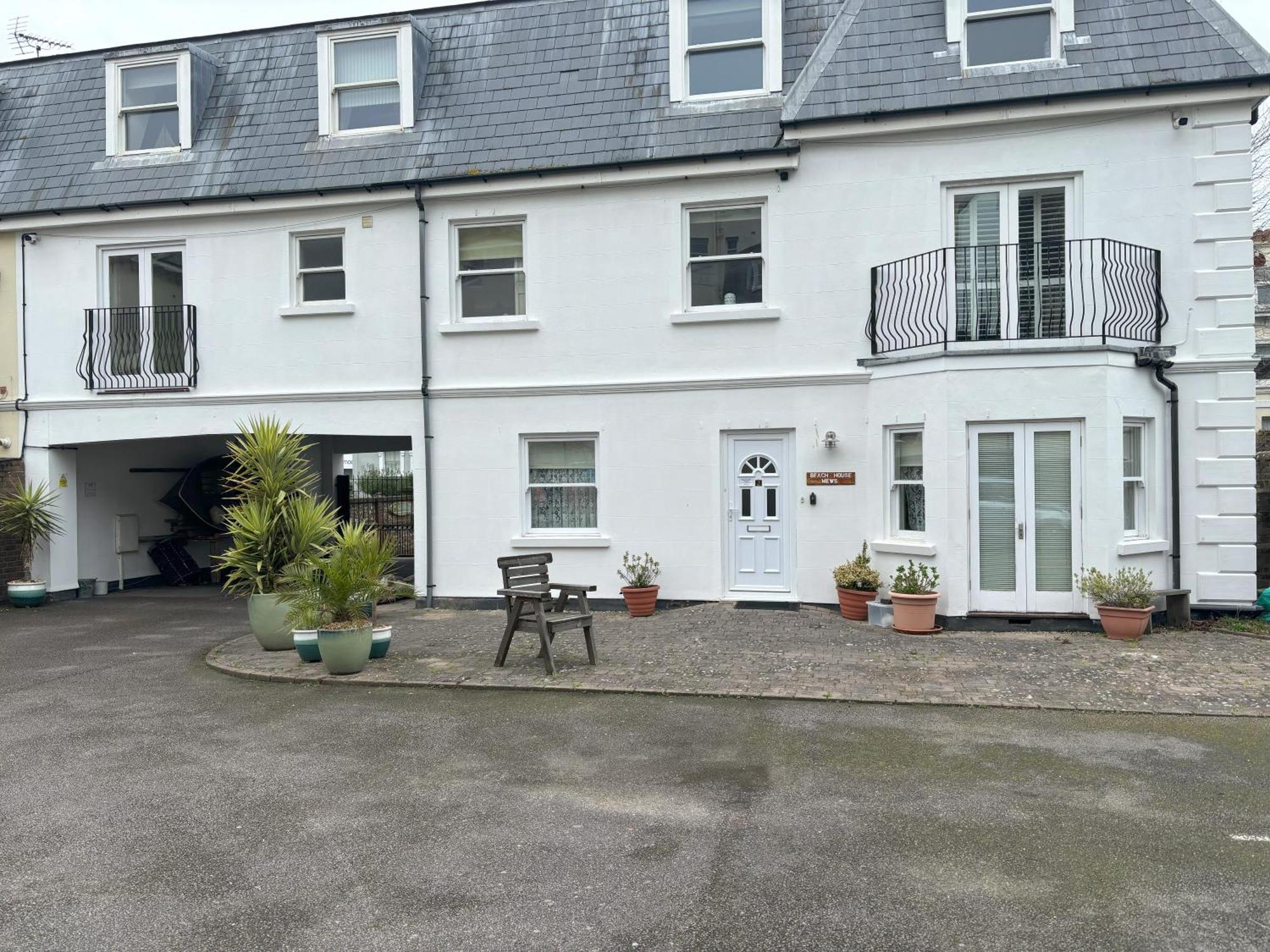 The Beach House Holiday Apartments Eastbourne Exterior foto